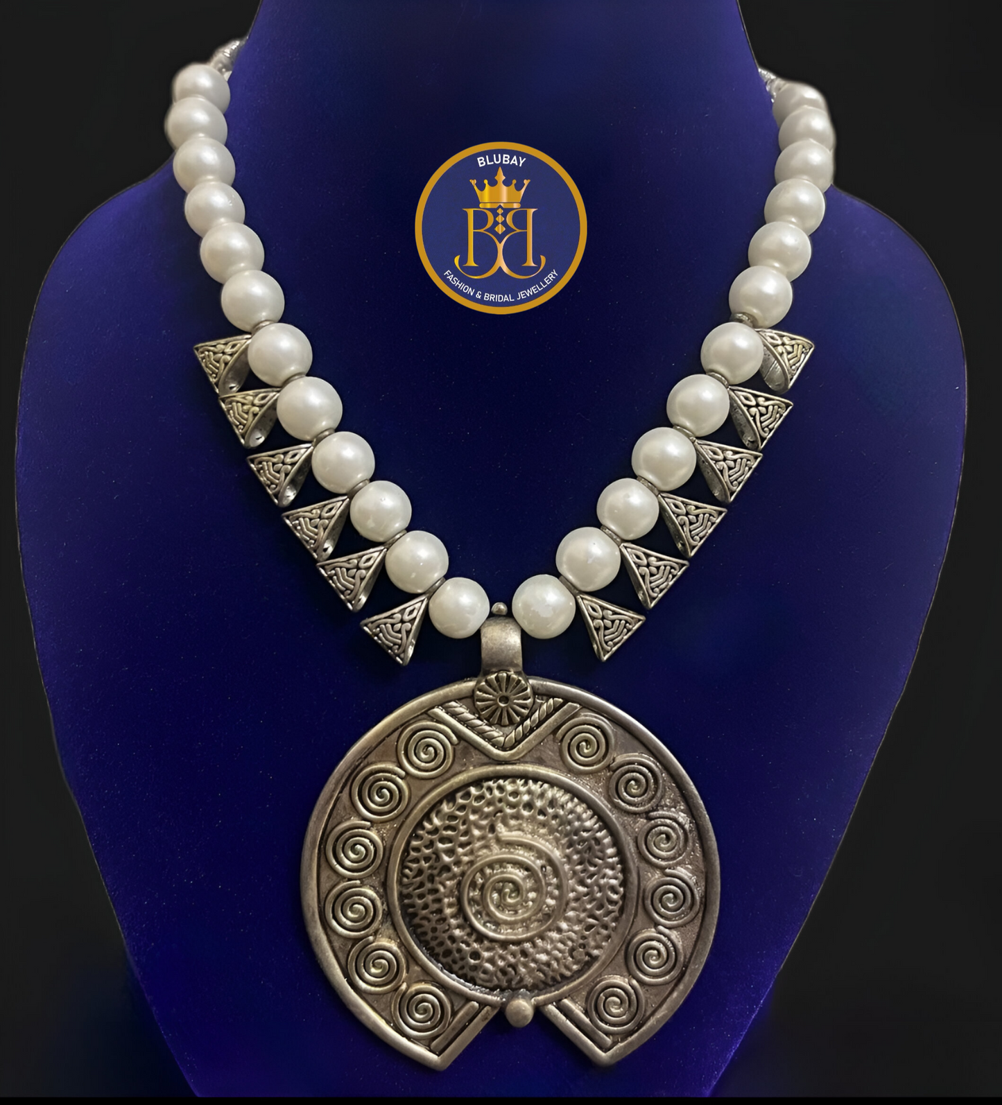 Silver oxidised Sunrays pearl pendant Maala