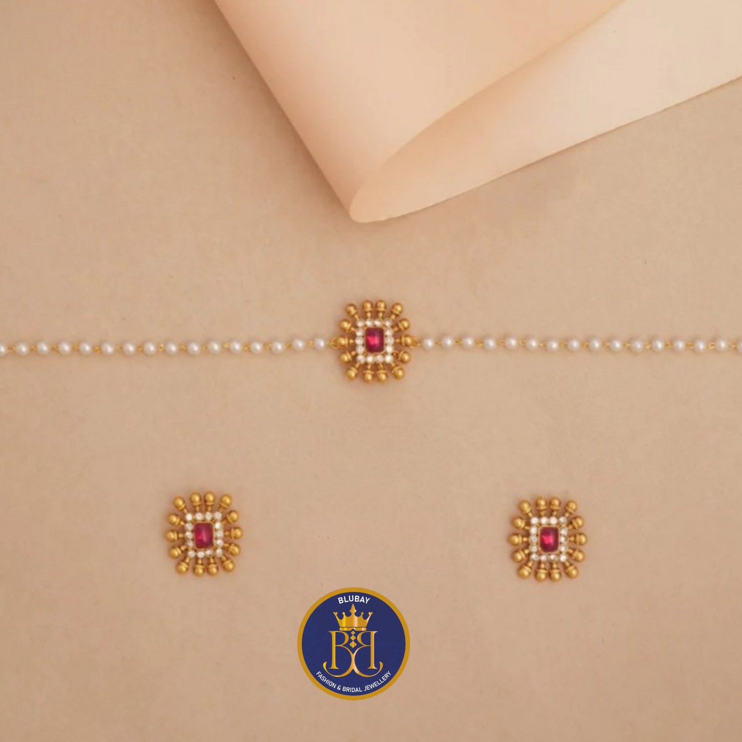 Single layer half Sunrays squared pearl Choker set