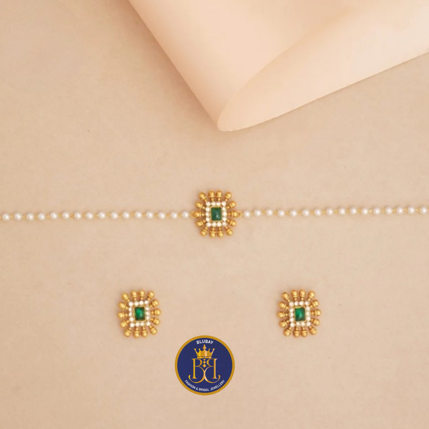 Single layer half Sunrays squared pearl Choker set