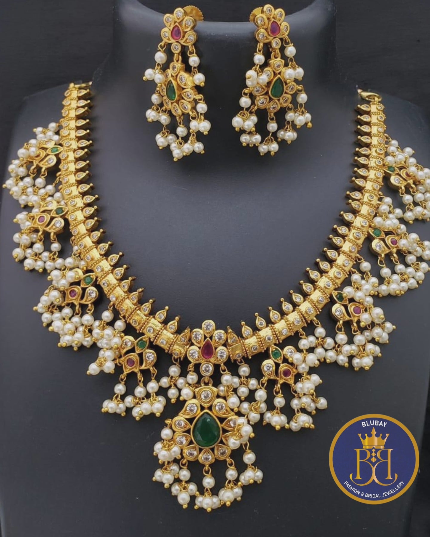 Classic extravagant Guttapusalu Necklace set
