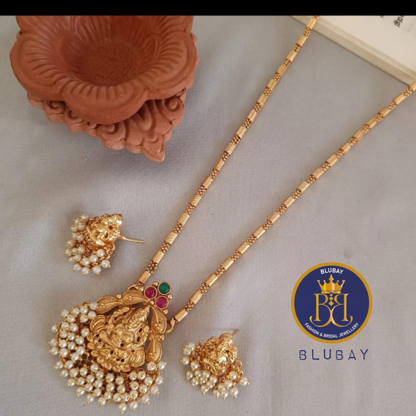 Pearl cluster gold plated premium Devi pendant chain set