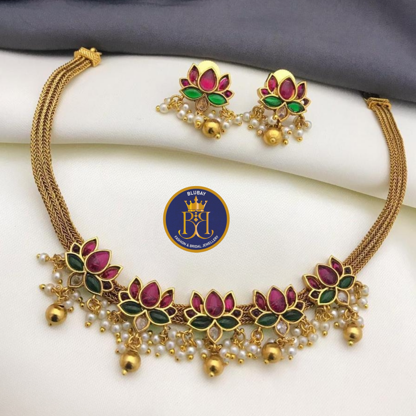 Thamara lined Lotus addigai mesh Necklace set with pearls and golden beads