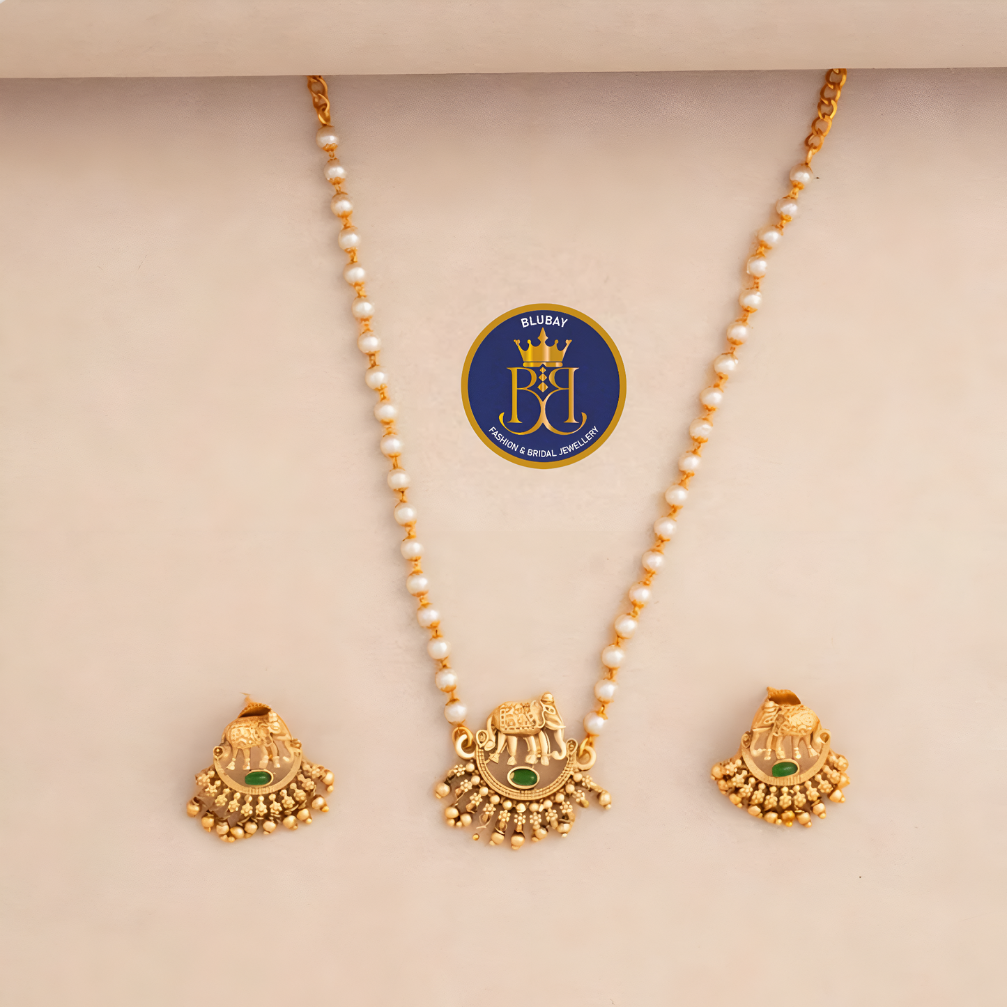 Budgeted gaja pearl Chain pendant set