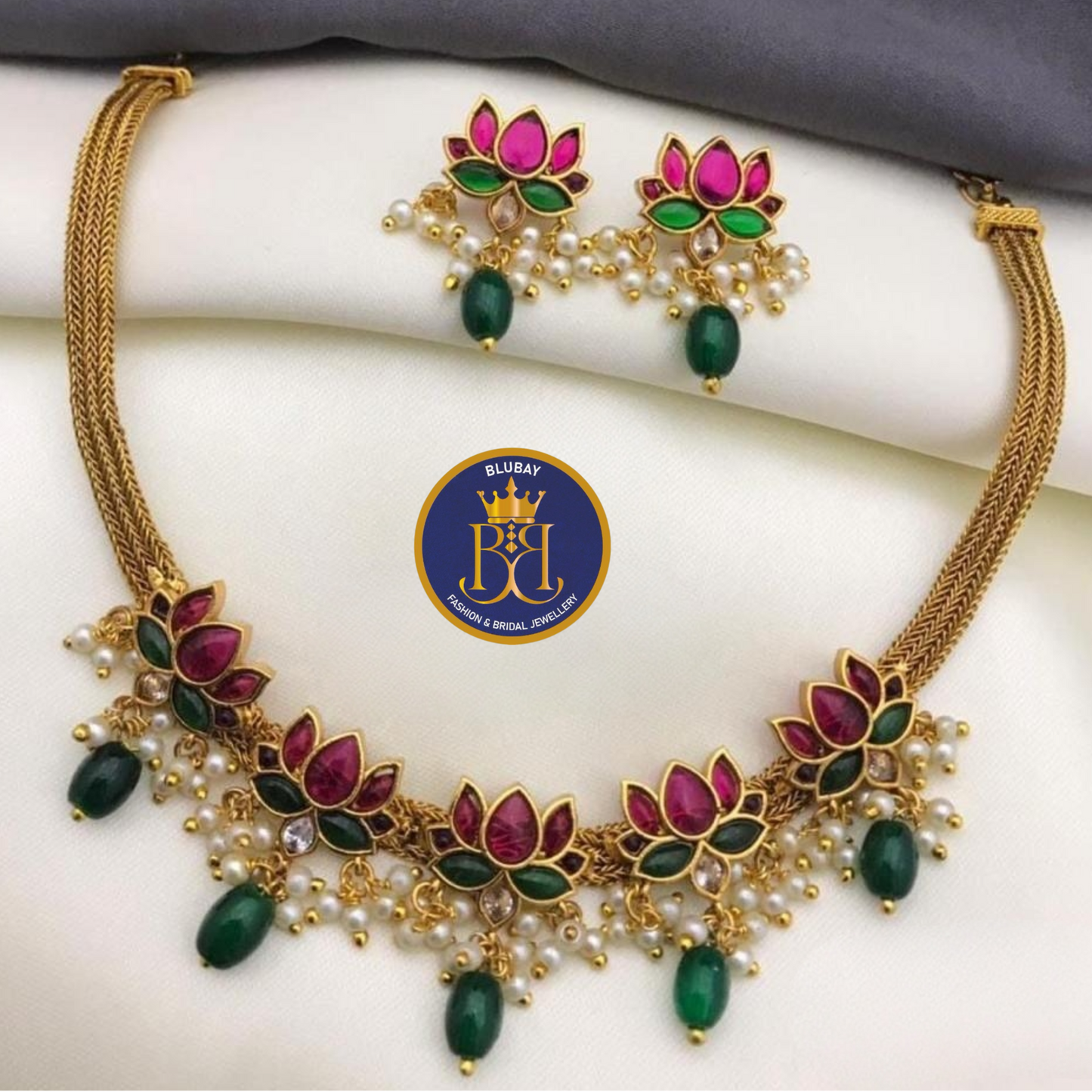 Thamara lined Lotus addigai mesh Necklace set with pearls and golden beads